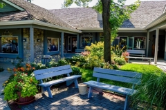 shops-garden-and-bench-full